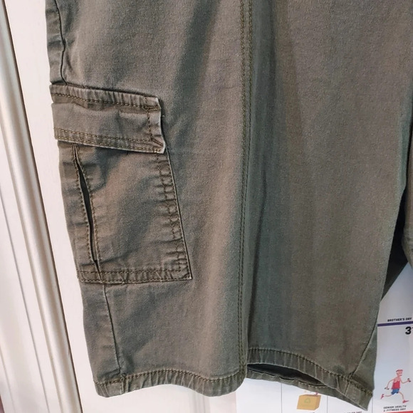 Lee Midrise Fit Army/Olive Green Shorts in Size 14M - Picture 4 of 12